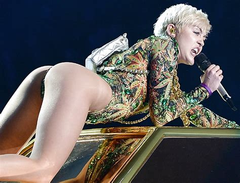 Miley Cyrus S Tight Ass 29 Pics Xhamster