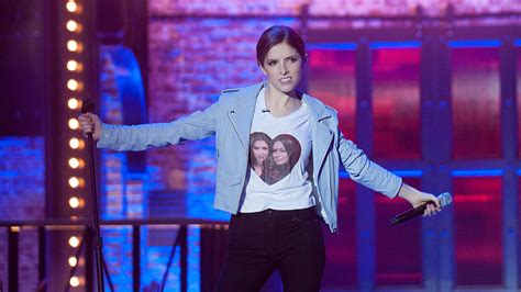 anna kendrick sings heart   emily blunt   lip sync video hollywood reporter