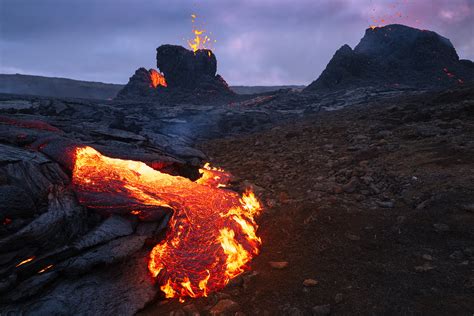 stunning documentary shows  birth   volcano  iceland petapixel