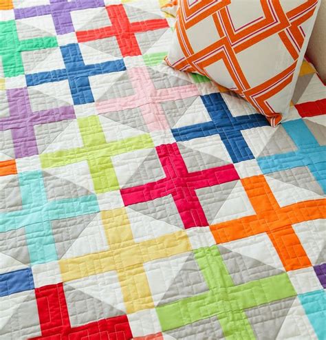 images  solid color quilts  pinterest triangle quilts robins  quilt