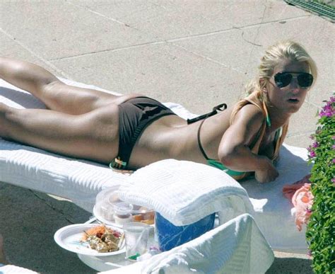 jessica simpson in a bikini in her prime