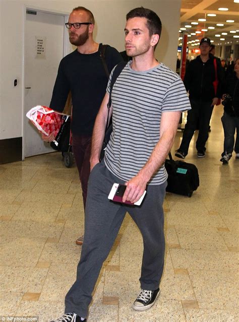 coldplay in sydney but what happened to chris martin s face daily mail online
