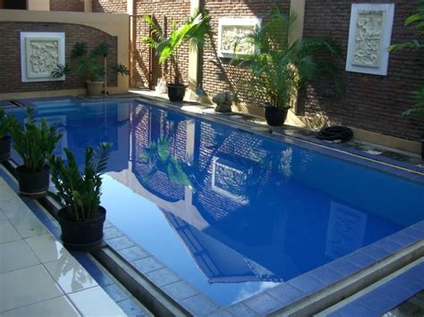 gambar desain kolam renang mungil  rumah minimalis