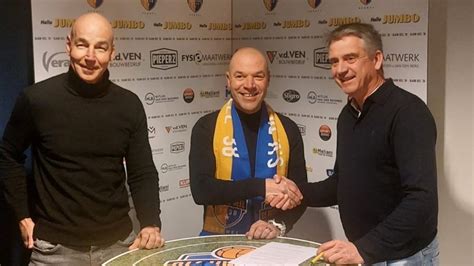 maurice verbunt ook volgend seizoen hoofdtrainer van blauw geel adverteren veghel