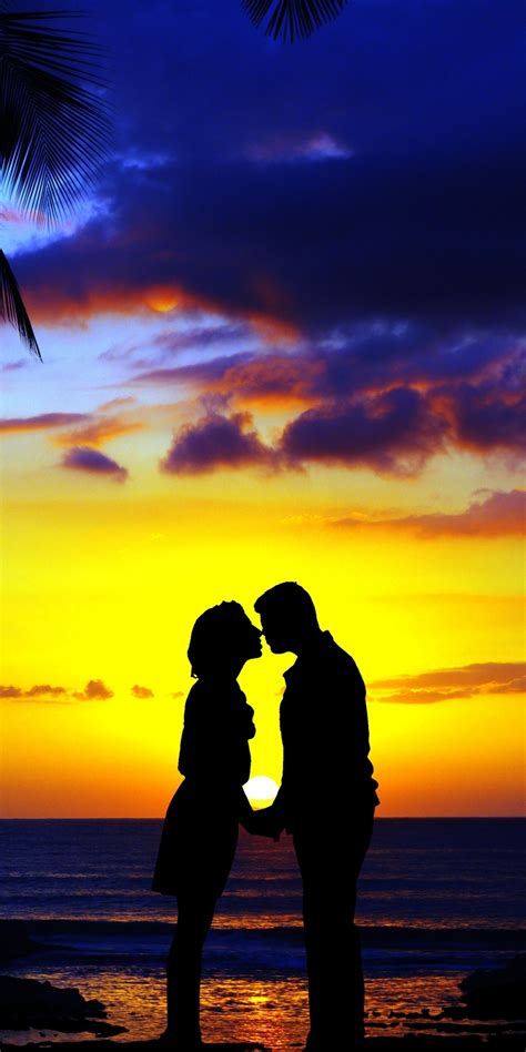 Download 1080x2160 Wallpaper Kiss Couple Sunset Beach