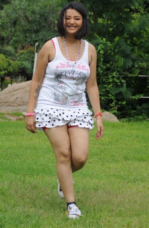 Hot Telugu Actress Swetha Basu Prasad Thighs Show Photos