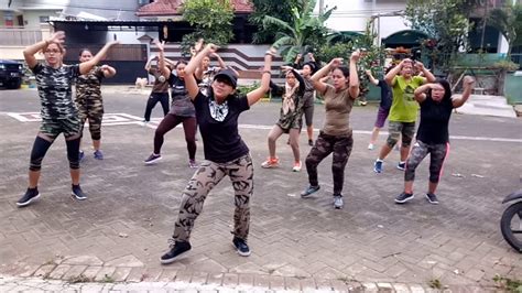 goyang 80 juta viral by has p o choreo by evin malang lets be sexy with the zumba squad