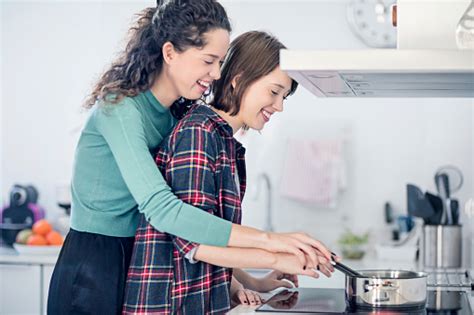 photo libre de droit de happy lesbian couple cooking food in kitchen
