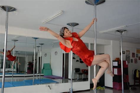 Chinese Milf Alert Watch This Senior Citizens Amazing Pole Dancing