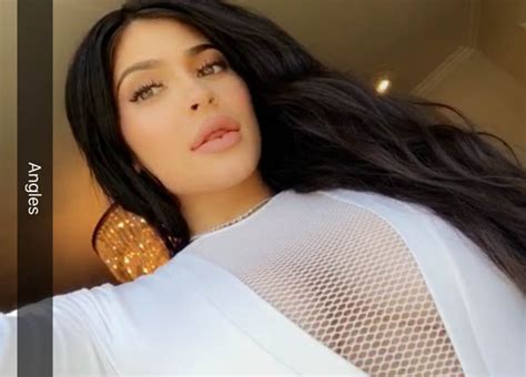 Kylie Jenner Snapchat Reality Star Flaunts Cleavage Daily Star