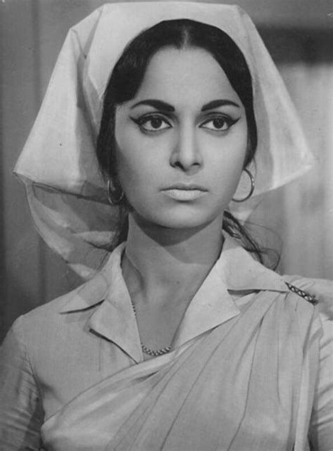 waheeda as nurse radha in iconic film khamoshi waheeda rehman old