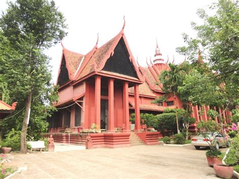 national museum  cambodia phnom penh blast  life   fullest dont stay put