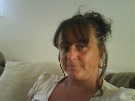 lindastan 45 from oldham is a local granny looking for