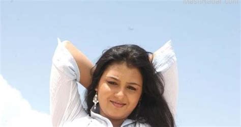 hot actress wallpaper jyothi krishna hot and sexy navel show photos