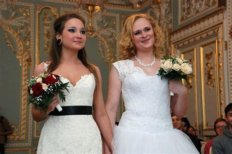 these two brides were allowed to officially marry in russia