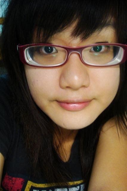 photo 1459724567 asian girls wearing glasses album