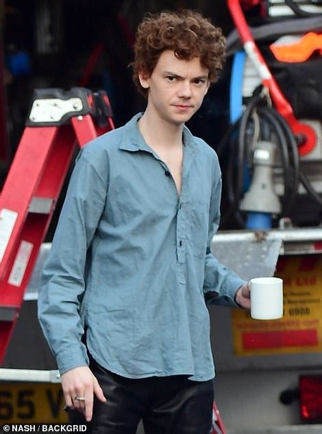 Thomas Brodie Sangster Is The Double Of Malcolm Mclaren As He Films New
