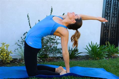 yoga poses  calm cramps whitney   exercice postures de