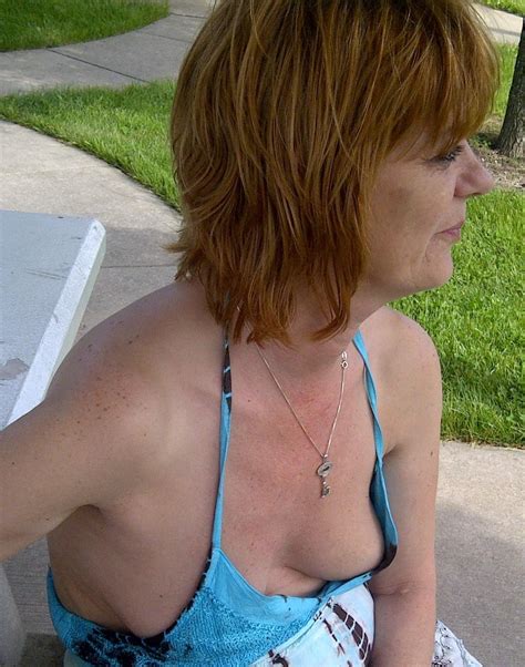 mature cleavage busty free pics