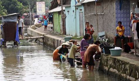 Dampak Bencana Tsunami Terhadap Higiene Sanitasi Makanan Dan Air Di