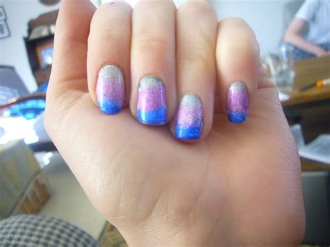 pinky to thumb makeup sponge gradient nails