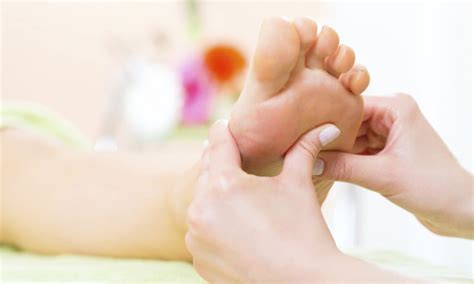 4 Miraculous Home Remedies For Cold Feet