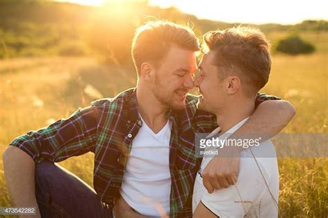 couple homosexuel photos et images de collection getty