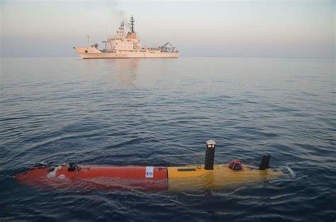 sonar equipped drone fleets   key  future submarine warfare usni news