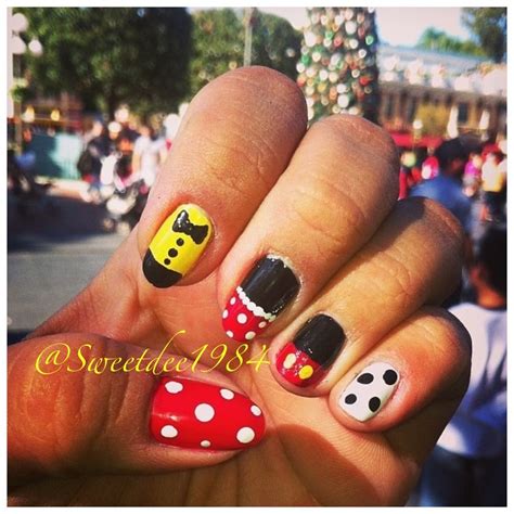 disney nails  happiest nails  earth   happiest place