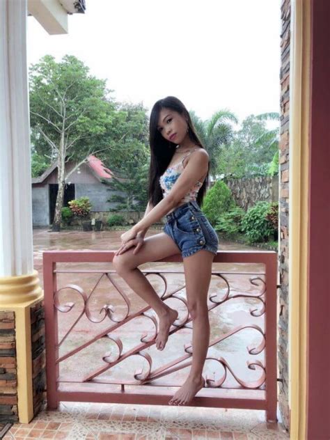 beautiful teen pinay babe in short blue jeans and philssexygirls