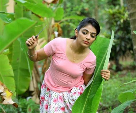 mollywood actress big navel show photos malayalam actress spicy navel show latest tamil