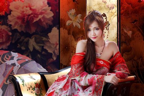 Download Dress Floral Traditional Costume Lipstick Brunette Model Woman