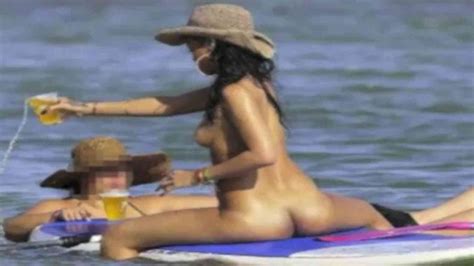 rihanna shows bare ass and boobs