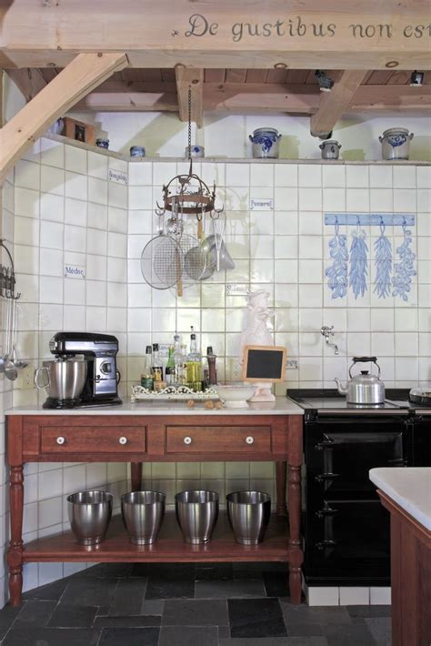 unfitted kitchen bluewhite tile backsplash aga rangestyling susanburnsdesigncom kitchen