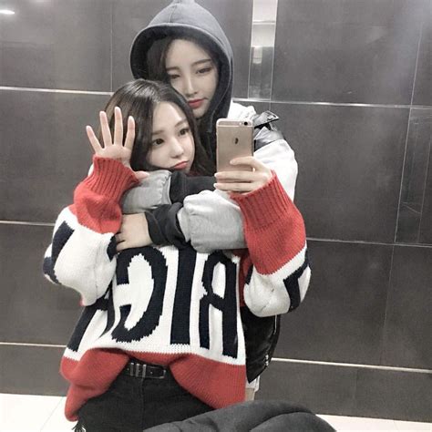 imagen de fashion girl and korean eye catchers pareja coreana chicas parejas