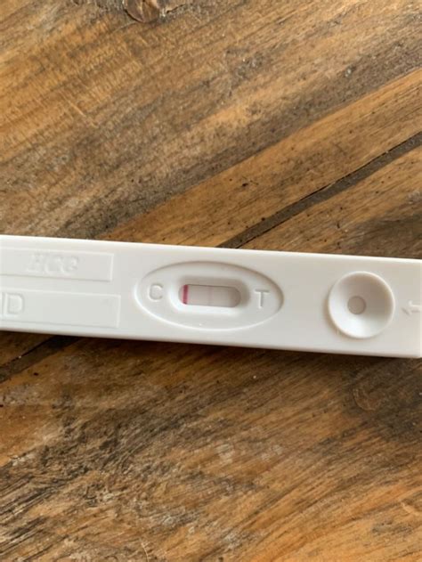 heel licht streepje op test zwanger  niet babybytes