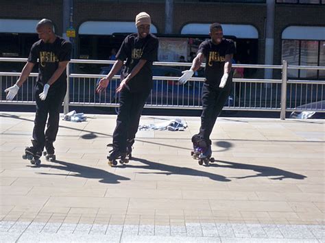 Uk Roller Skate Entertainers Streets United