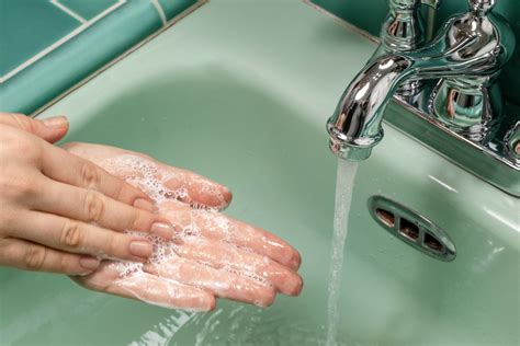 handen wassen zo voorkom je droge handen en houd je het leuk ook voor kinderen indebuurt
