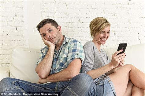 is your partner phubbing you researchers say phone snubbing is