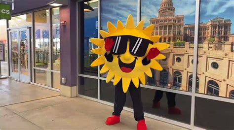 mascot  outlet shoppes providing    sunshine