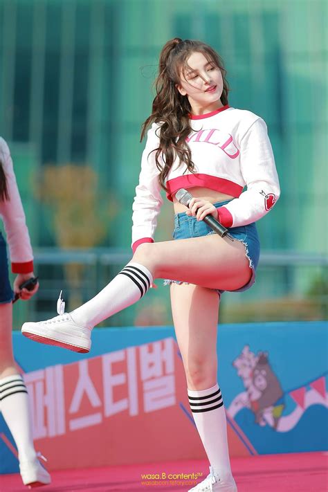 this is the most sexiest out fit of momoland nancy sexy
