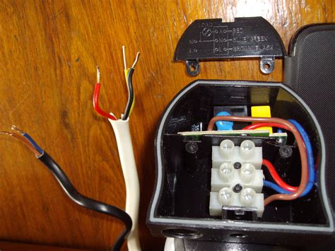 wiring  terminal pir sensor  strobe light plug  cable power source diynot forums