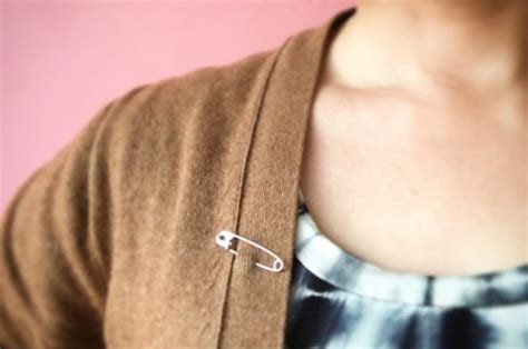 people are wearing safety pins in solidarity after the us