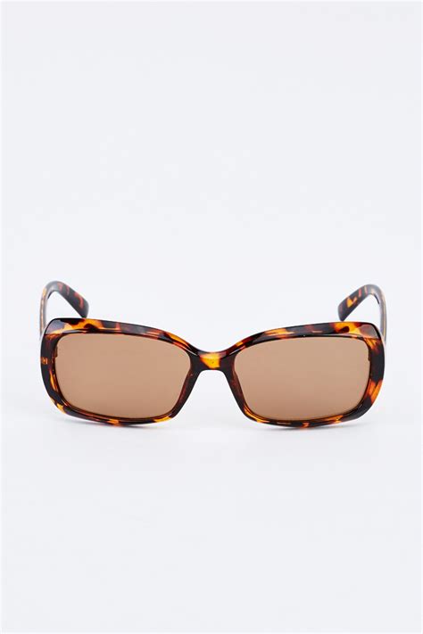 tortoise print sunglasses