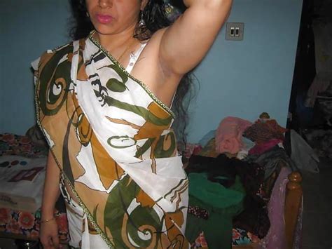 Horny Mallu Nude Tease Stripping Saree For Photos 44