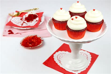 {video} the best red velvet cupcakes with cream cheese
