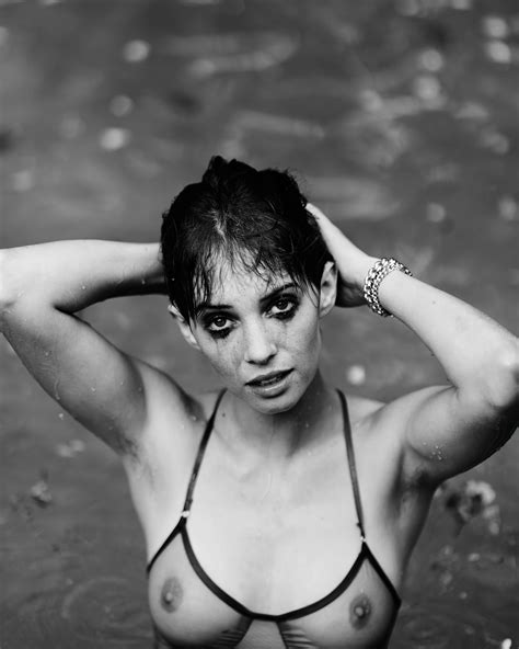 Maya Hawke Shows Off Her Nude Tits 12 Photos [updated] Thefappening