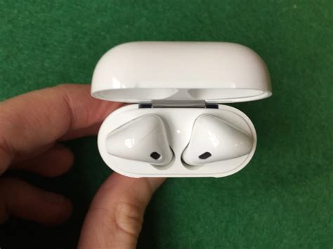 hands  review apple airpods sound quality pairing auto pause siri   tomac
