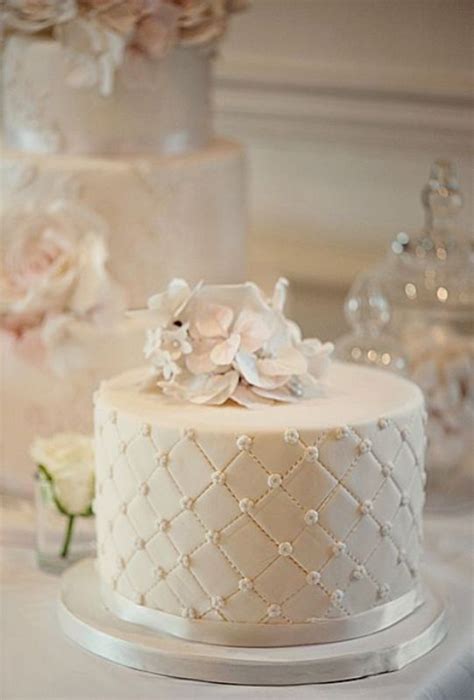 picture of pretty one tier wedding cakes to get inspired 14