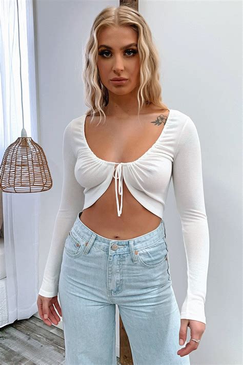 orlando crop white skimpy outfit trendy outfit inspo sexy jeans girl